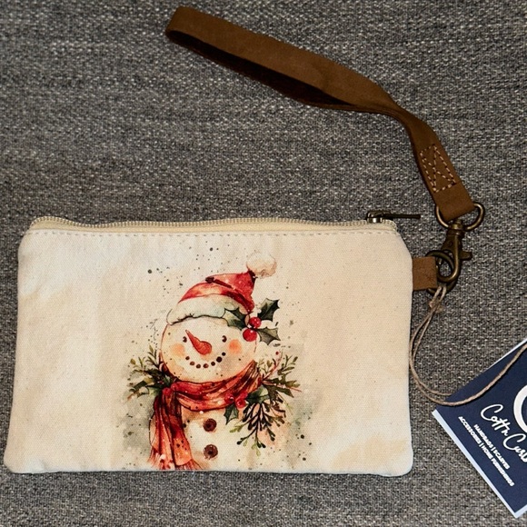 Brand New - Adorable Snowman Wristlet. Great present especially too yourself ☃️ - Picture 8 of 8